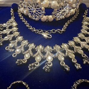 Elegant Silver and Pearl Jewelry Set
